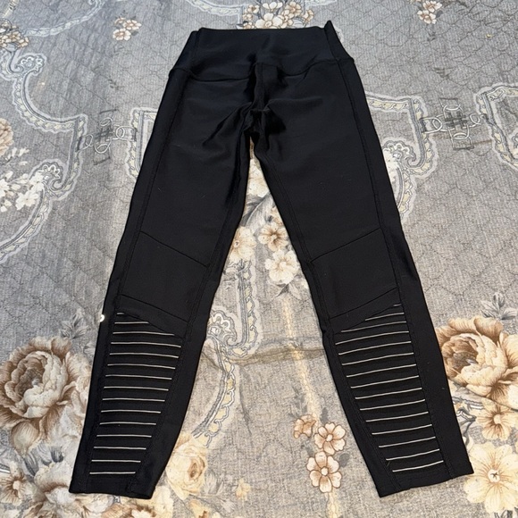 ALO HIGH WAIST MOTO LEGGINGS - Picture 4 of 5